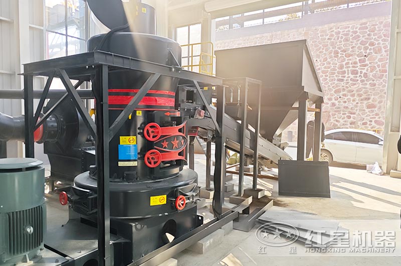 白云石粉加工现场图片