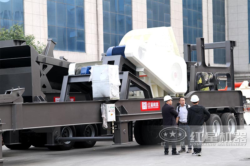 建筑垃圾粉碎车客户考察