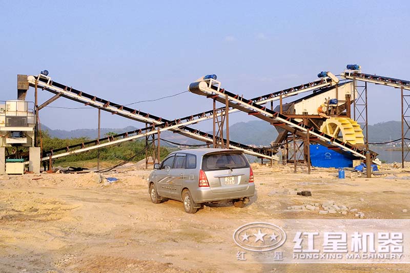 时产100-150吨环保型矿石制沙机客户现场